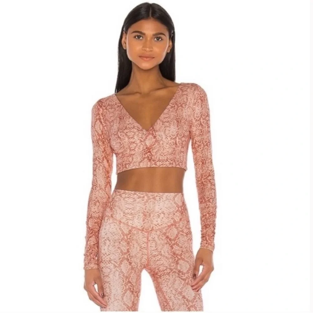 NWT Lovewave The Ana Workout Top in Blush Boa 🩷 Size Small Brand new with tags!